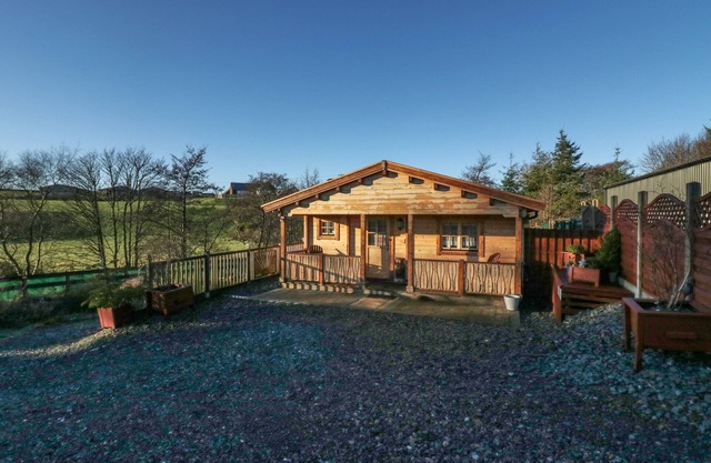 BALLINORIG LODGE, family friendly, with hot tub in Cleator Moor