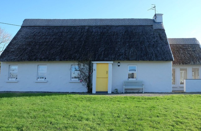 Ballyvaughan Cottage No 6 - a bungalow that sleeps 7 guests in 3 bedrooms