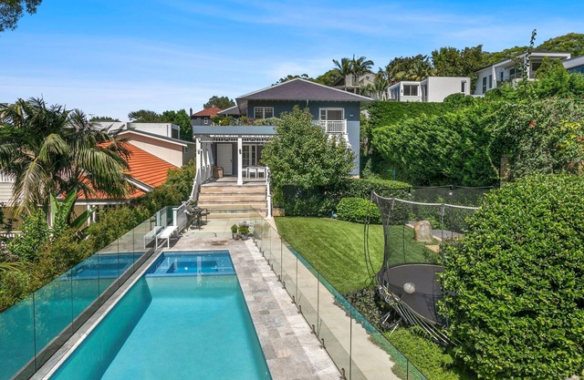 Balmoral Hamptons home (heated pool & hot tub)