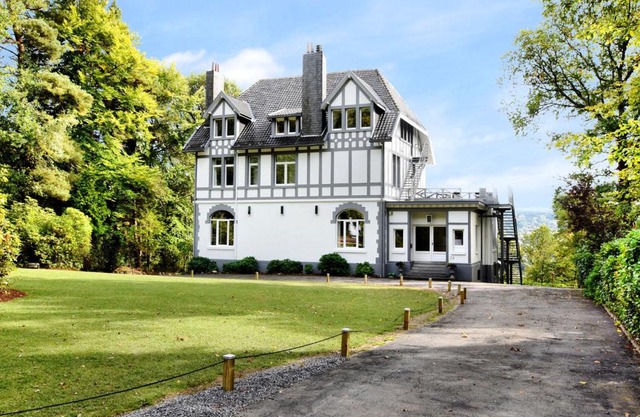 Balmoral Hot Tub Holiday Home