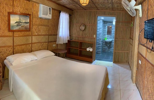 Bamboo House Beach Lodge & Restaurant