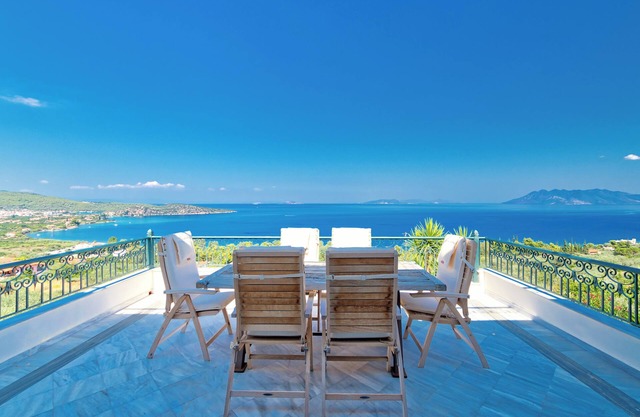 Bamour Villa, Poolside Serenity & Spectacular View
