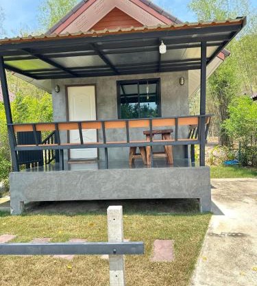 Ban Rim Nam Klongwan