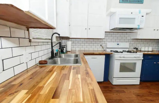 Banana Cabana- Entire 3 bedroom and 1 bath!