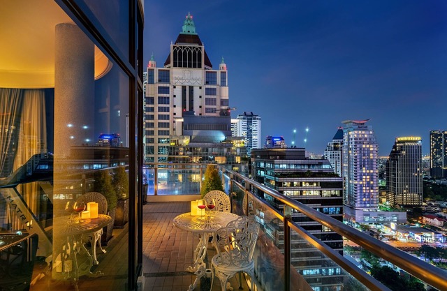Bandara Silom Suites