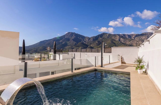 BANDERAS & SPA SUITE HIDROMASSAGE ROCIO (CAMINITO DEL REY/MASSAGE ON REQUEST)