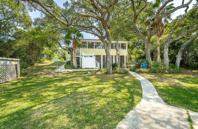 Bandit's Cove 2BR/2BA bayfront home