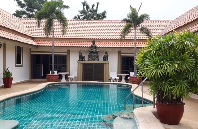 Bang sare 7 bed pool villa sleeps 20 near all attractions