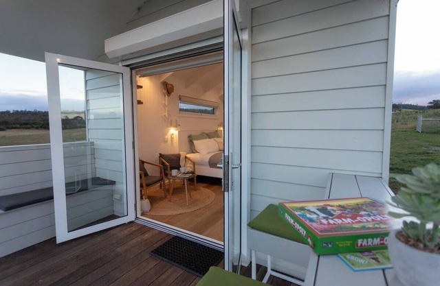 Banjos Cabin Gippsland | Valley Views · Luxury Eco Escape | Pond Valley Views Fi