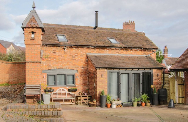 BANK HOUSE BARN, romantic, character holiday cottage in Hanwood