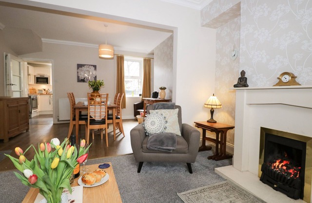 BANK HOUSE, pet friendly, with a garden in Ingleton