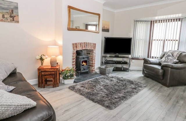 BANKHOUSE, pet friendly, country holiday cottage in Easington