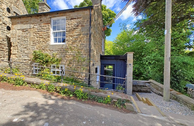 Bankside Cottage - Two Bedroom House, Sleeps 4
