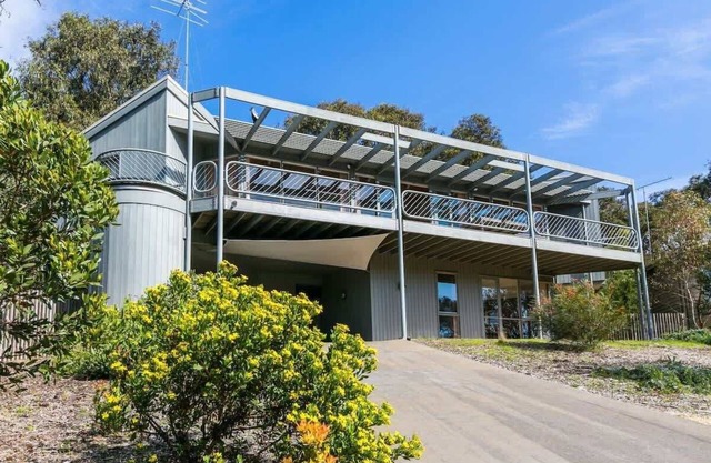 Banool Bliss I Bush Views