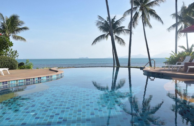 Banyan Villa 3 - Stunning Sea Views - 20 metres to the beach.
