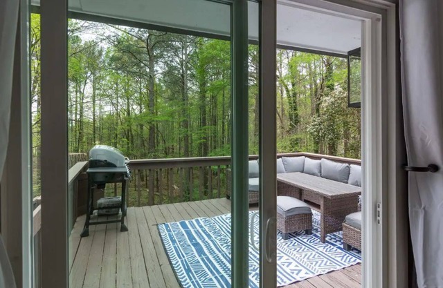 Barcade Bungalow - Modern West Athens Hideaway