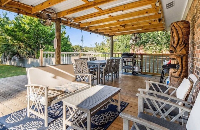 Bare-Foot Pet Friendly-Waterfront Home w Boat Slip