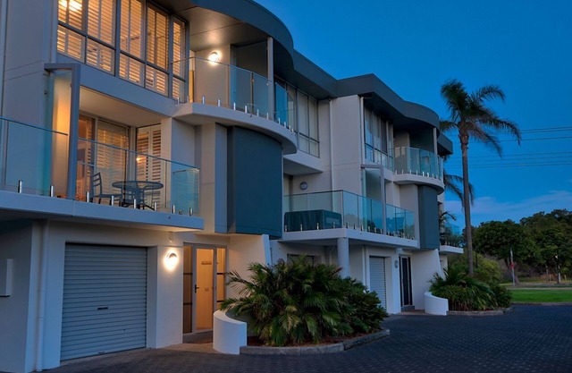 Barefoot, 7/44 Marine Drive - Fabulous Fingal Bay