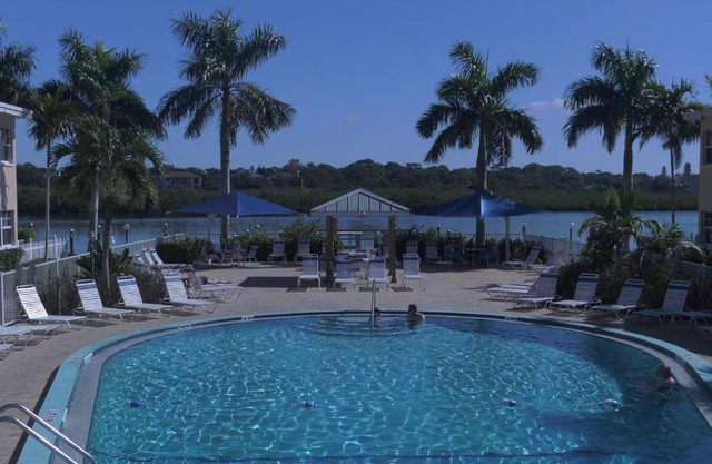 Barefoot Beach Resort