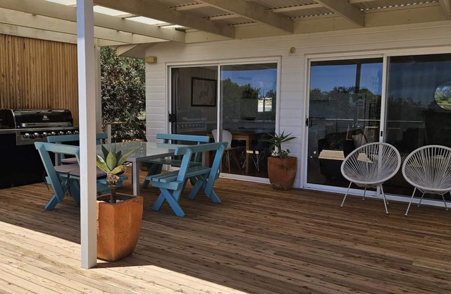 Barefoot Beachhouse on the edge of Innes National Park