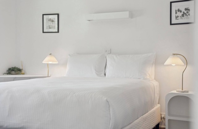 Barefoot On First - Affordable Family Apartment by the Beach