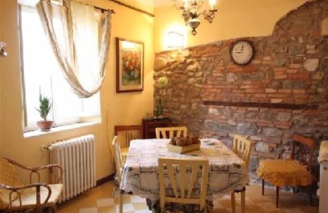 Barga historical center Charming apartment with garden