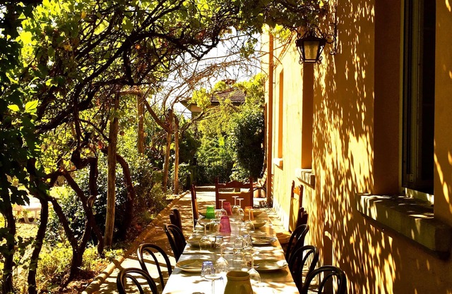 Bargabellavista: sleeps 8 in 3 bedrooms, 2 bathrooms, large garden and parking