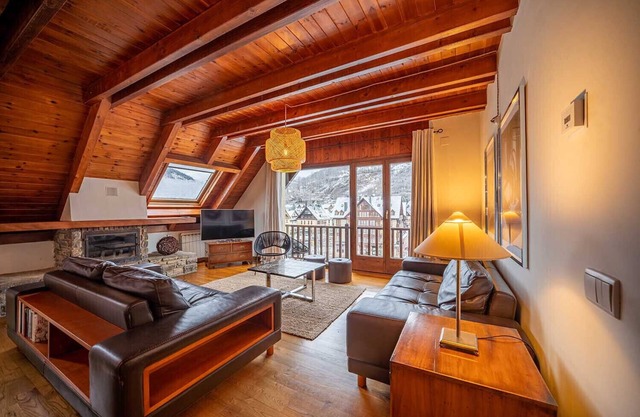 Bargadera by Totiaran Magnificent duplex apartment in Vielha
