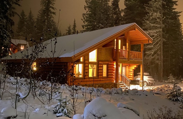 Barlow Pines Lodge - spacious cabin next to Ski Bowl with a Mt. Hood view