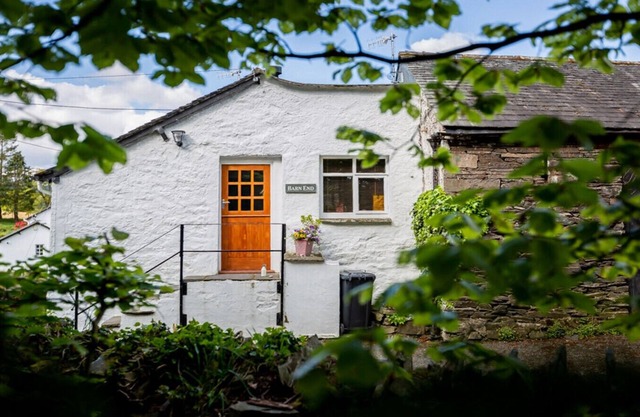 BARN END, pet friendly, with open fire in Ambleside