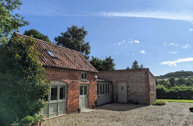 Barn North Norfolk Close to Holt & Blakeney, free private parking & WiFi
