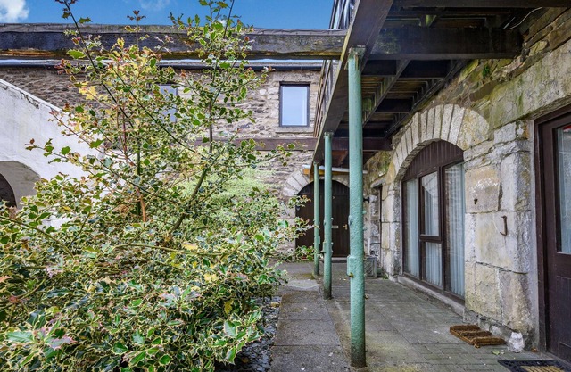BARN OWL COTTAGE, family friendly, with a garden in Lindale