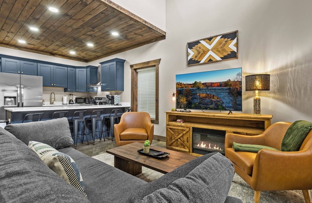 Barndominium Hot Tub, River, & Easy Parking