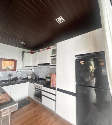 Barney's Pointe Beach House, Batangas City