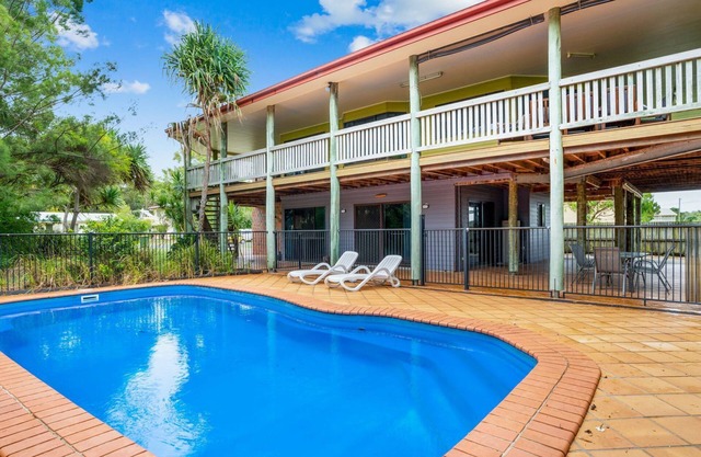 Barny's - Rainbow Beach. Fantastic beach house in the perfect spot. Pets Welcome. Wi-Fi. Pool