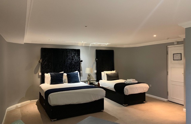 Barons Court Hotel