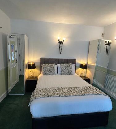 Barons Court Hotel