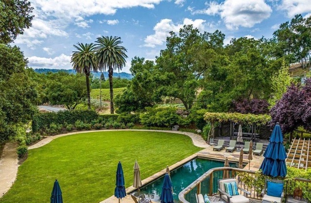 Barrel House--Located in the Heart of Dry Creek Valley!