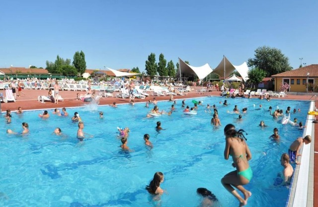 Barricata Holiday Village Mobilehome Saturno 3XL für 9 Personen