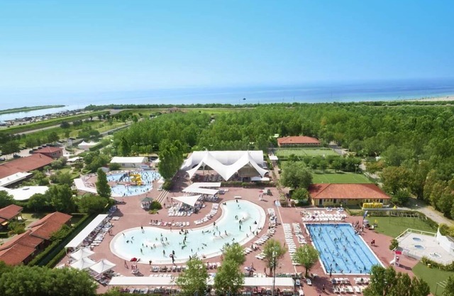 Barricata Holiday Village Lodge Tent Deluxe für 5 Personen