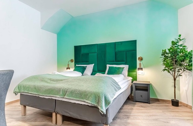 Barrier-Free: 2 Neighboring Apts. Ideal for groups