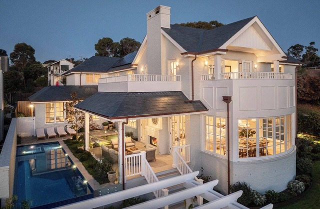 Barrington, Luxe Retreat with Pool, Spa & Ocean Views