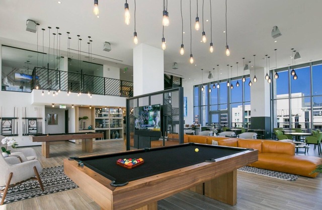 Barsala l Gorgeous 1BD w/pool, fitness center