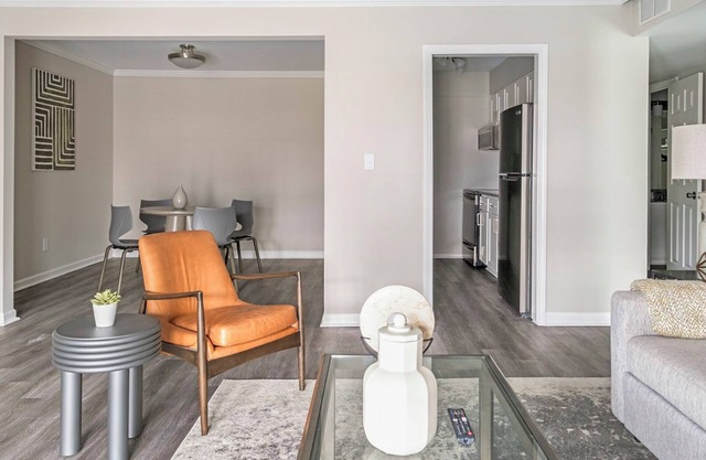 Barsala l Modern 2BD with 24 Hour Fitness Center, Fast Wi-Fi