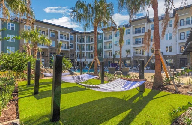 Barsala l Stunning 2BD, Pool & Fitness Center