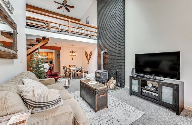 Bartlett Condo: 1 Mi to Attitash Mountain Resort!
