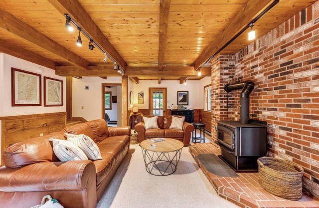 Bartlett Vacation Rental w/Wraparound Deck!