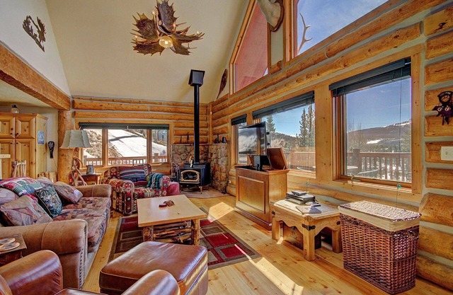 Barton 4 Bedroom Home by RedAwning