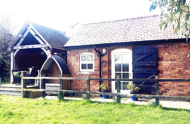 Barton Bank Cottage-Romantic Country Cottage for 2-pet friendly