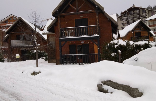 bas de Chalet Avec Jardinet Devant
